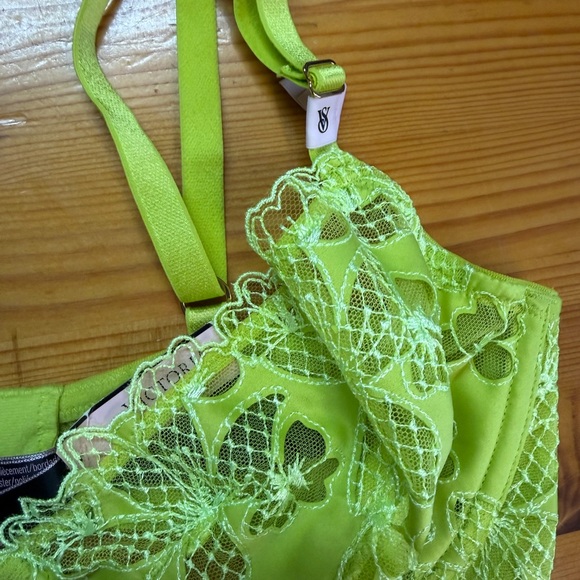 NWT Victoria’s Secret Very Sexy Fishnet Lace Peekaboo Low-Cut Demi Bra limelight - Picture 5 of 7
